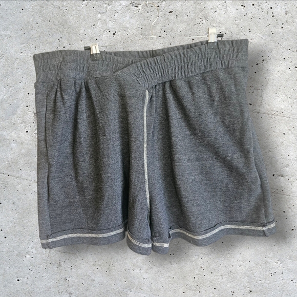 Gray‎ Women's Shorts With Reverse Stitching - Picture 1 of 7